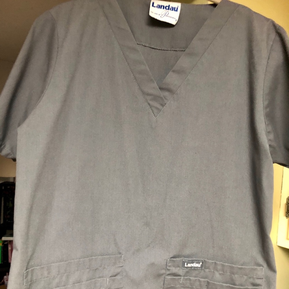 Scrub top